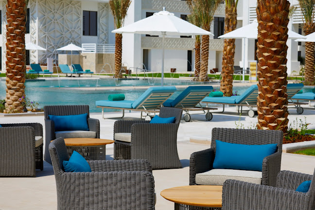 Capila Pool Bar & Grill