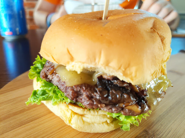 مطعم ألذ شي - Hospitality and gastronomy