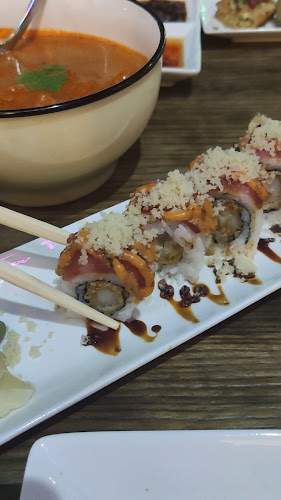 Opinii despre Mmmbox - Sushi & Asian în Dubai - Hospitality and gastronomy