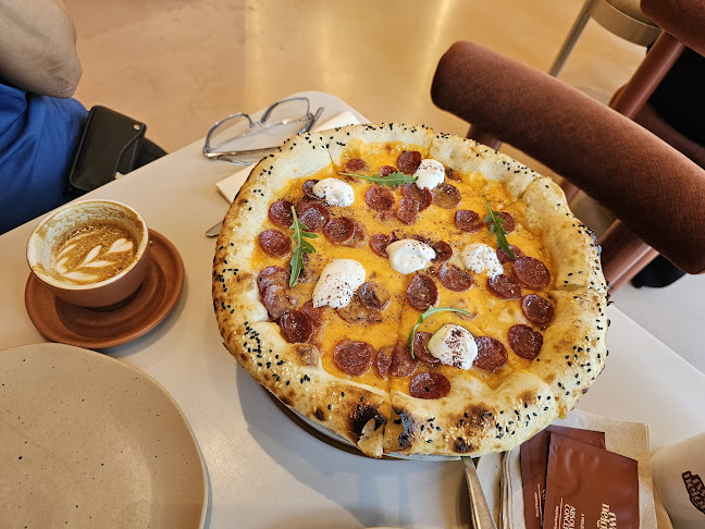 Comentarii opinii despre Two Neighbors