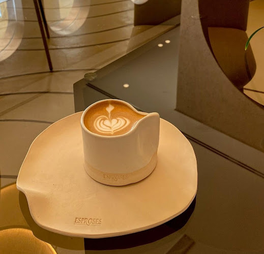 Comentarii opinii despre Esproses Cafe and Floral Boutique اسبروزز