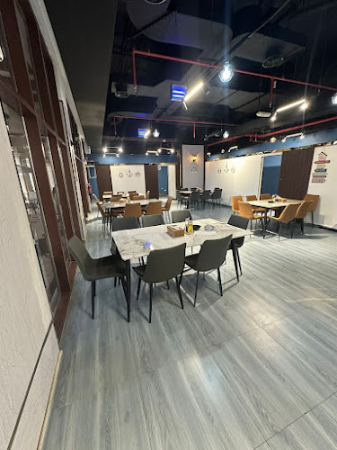 مبنى تالا مجمع سكوير بجوار فندق موفنبيك - بجوار نادي البولنج - Al Mamzar - Dubai