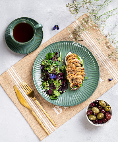 Opinii despre Vine Communities Cafe în Abu Dhabi - Hospitality and gastronomy