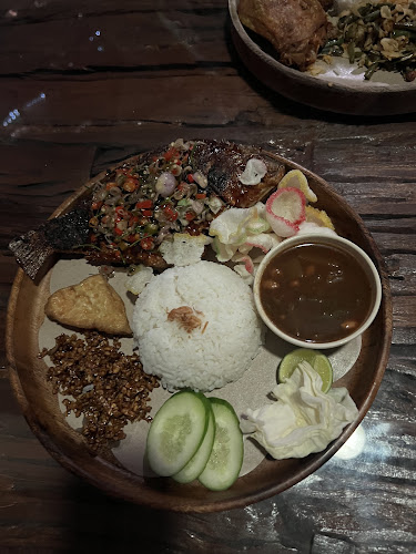 located by the lake, Lake Terrace Tower - Cluster D - Jumeirah Lake Towers - Dubai