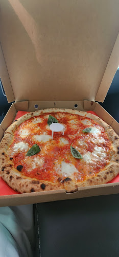 Cut Pizza - Hospitality and gastronomy