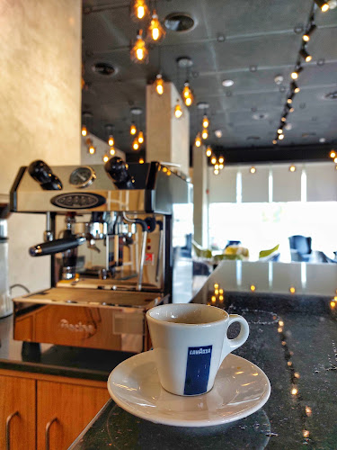 Opinii despre Hamton Cafe în Abu Dhabi - Hospitality and gastronomy