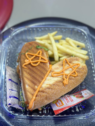 MUTHALATH SAMBOOSA CAFETERIA - Hospitality and gastronomy