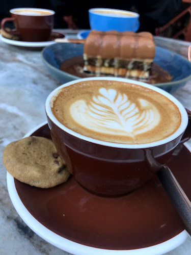 CHOCOMELT DUBAI MALL - Hospitality and gastronomy