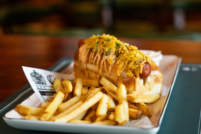 Crown & Lion The English Pub - Hospitality and gastronomy