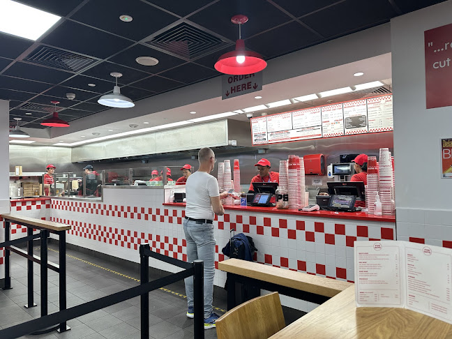 Five Guys Dubai Airport - Hospitality and gastronomy