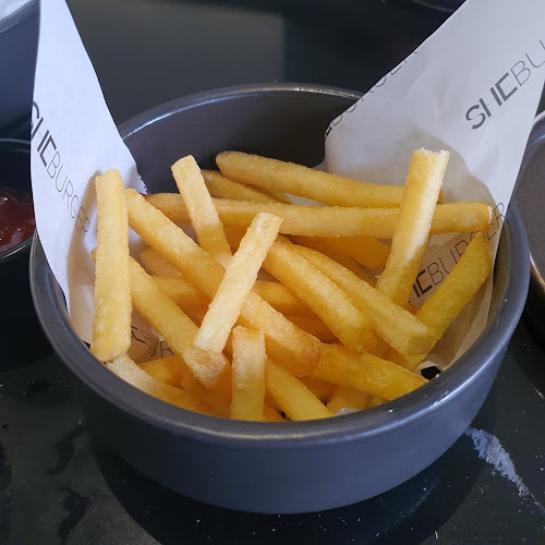 Opinii despre SHE BURGER- Dar al wasl în Dubai - Hospitality and gastronomy