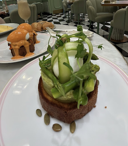 Ladurée Dubai Mall Extension