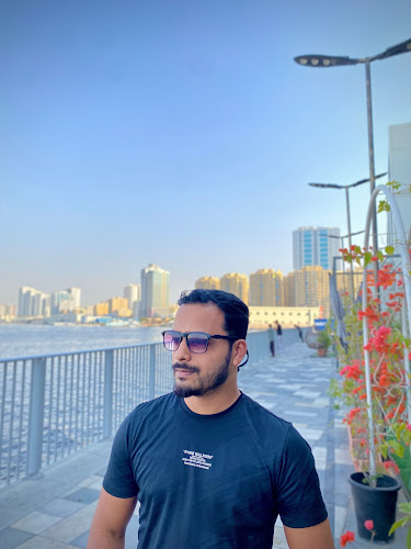 دبليو كافيه السياحي - Ajman