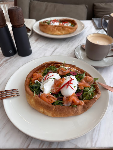 Risen Café and Artisanal Bakery, Dubai Marina - Hospitality and gastronomy