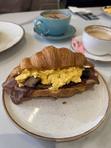 Opinii despre Knead Bakery & Patisserie în Abu Dhabi - Hospitality and gastronomy