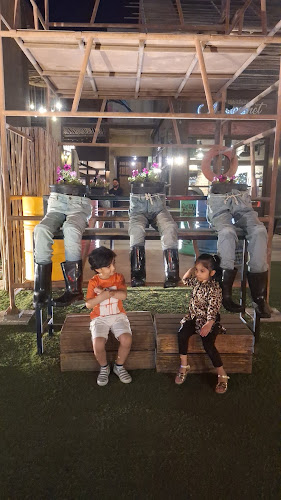 Piazza17 Last Exit Al Khawaneej - Hospitality and gastronomy