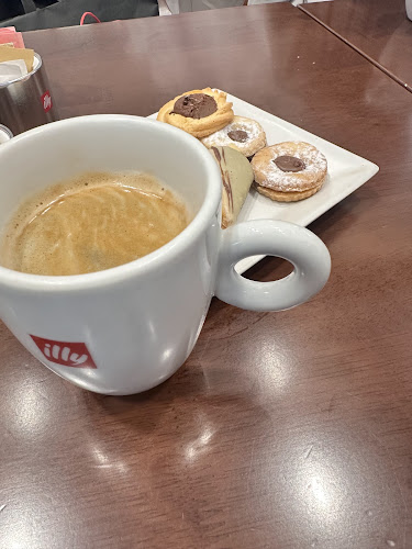 illy cafe Dubai mall - Hospitality and gastronomy