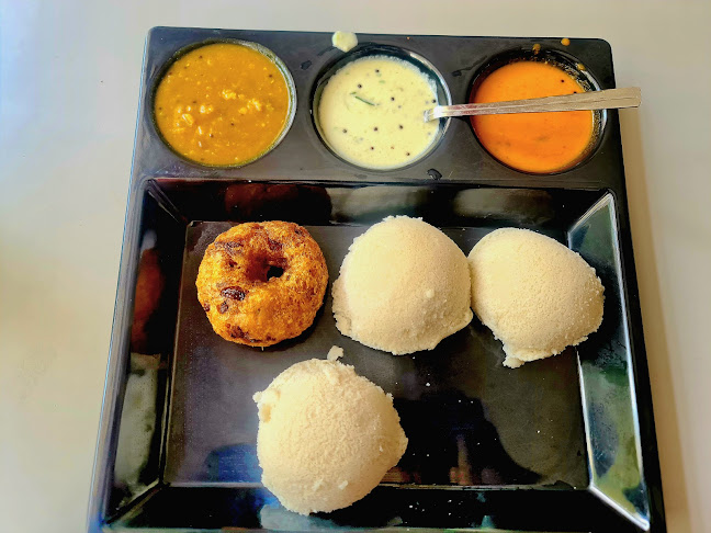 89VR+FX7 - Behind Mashreq Bank, King Fais Street, Al Mahatah - Sharjah