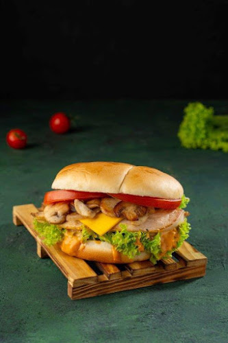 Opinii despre A’ZAWAAK BURGER în Dubai - Hospitality and gastronomy