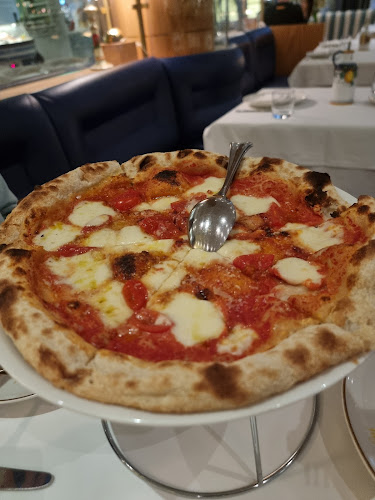 Restaurant Village, Near Four Seasons Hotel، - Jumeira St - Dubai