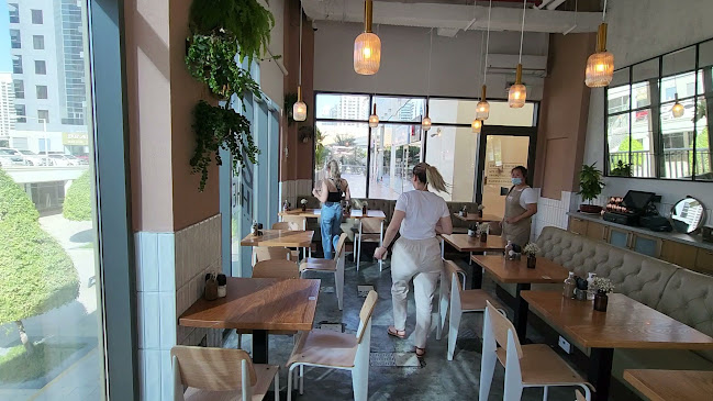 Opinii despre Friends Avenue Cafe JLT în Dubai - Hospitality and gastronomy