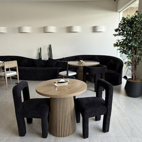 Comentarii opinii despre PEAK LOUNGE