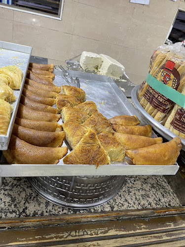 8CG4+HX9 - AL MUKHTAR BAKERY , FIRST INDUSTRIAL AREA ST - Sharjah