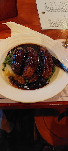 Crown & Lion The English Pub - Hospitality and gastronomy