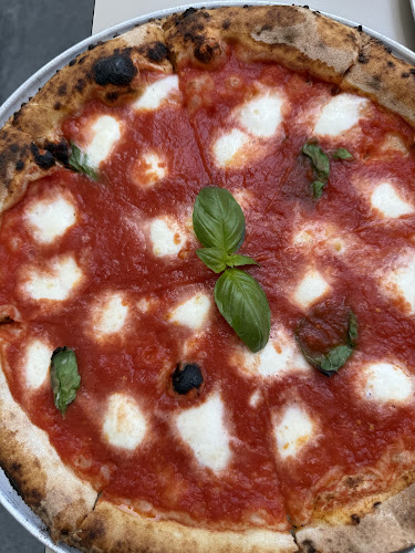 Opinii despre Moon Slice Pizza Dubai în Dubai - Hospitality and gastronomy