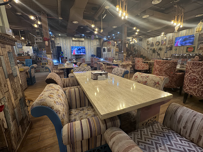 Paparazzi cafe and restaurant