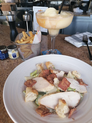 Sundeck Pool Bar - Hospitality and gastronomy