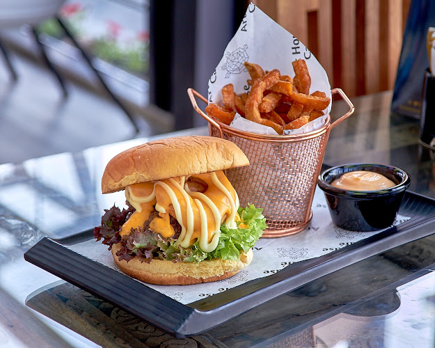 Opinii despre Art House Cafe în Abu Dhabi - Hospitality and gastronomy