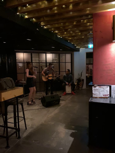 Opinii despre Hoxton Bar & Urban Eatery în Dubai - Hospitality and gastronomy