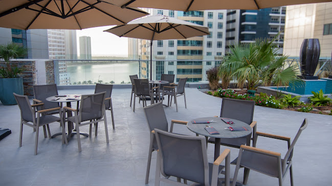 Infinity Pool Juice Bar