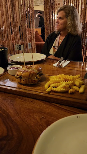 Opinii despre THE DEN în Sharjah - Hospitality and gastronomy