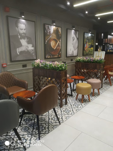 Lake Level - Cluster J - below Bonnington Tower - Jumeirah Lake Towers - JLT Cluster J - Dubai