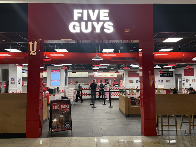 Five Guys Dubai Airport - Hospitality and gastronomy