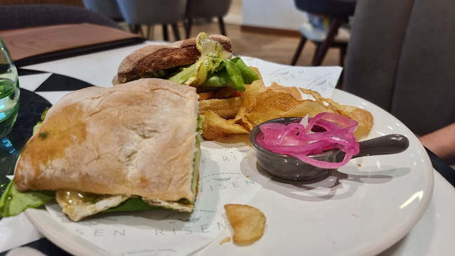 Risen Café and Artisanal Bakery, Dubai Marina