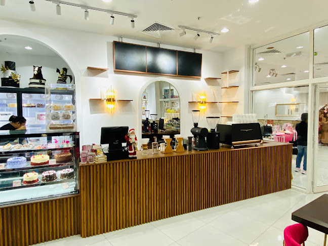 Next to Al Kabayel Centre - Al Bakhit Center Ground floor Abu Baker Street Muraqqabat - Deira - Dubai