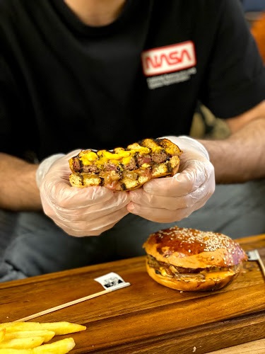 Opinii despre THE DEN în Sharjah - Hospitality and gastronomy