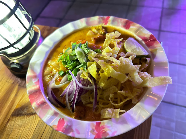 Opinii despre Cafe Isan (JLT) - Authentic Thai Street Food Restaurant & Bar în Dubai - Hospitality and gastronomy