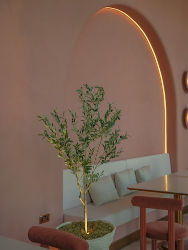 Comentarii opinii despre Two Neighbors