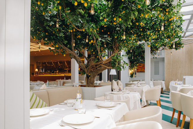 Restaurant Village, Near Four Seasons Hotel، - Jumeira St - Dubai