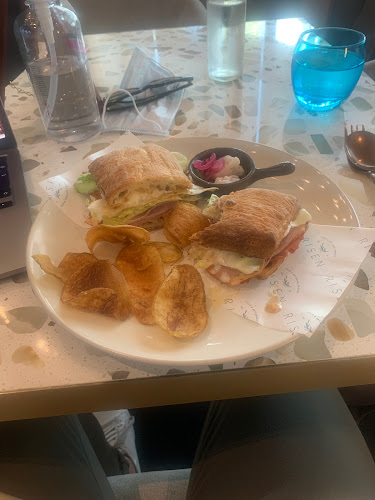 Risen Café and Artisanal Bakery, Dubai Marina - Dubai