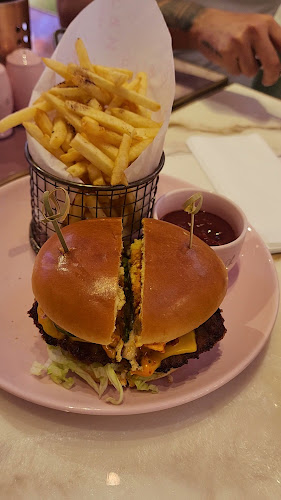 Comentarii opinii despre EL&N London - Yas Bay Waterfront