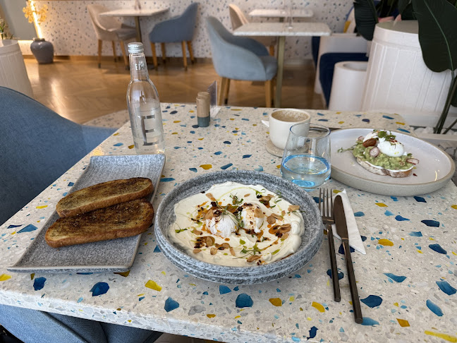 Rain Corniche - Abu Dhabi