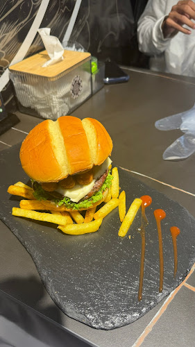 Opinii despre Grill beef burger جريل بيف برجر în Dubai - Hospitality and gastronomy
