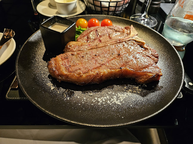 Comentarii opinii despre Stratos Revolving Lounge & Bar