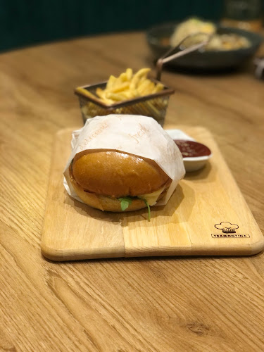 Opinii despre J's Kitchen în Dubai - Hospitality and gastronomy