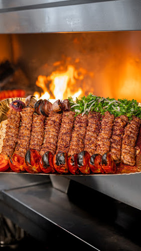 Opinii despre مطعم زرزور - تم الانتقال إلى الفرع الجديد Zarzoor Restaurant în Sharjah - Hospitality and gastronomy